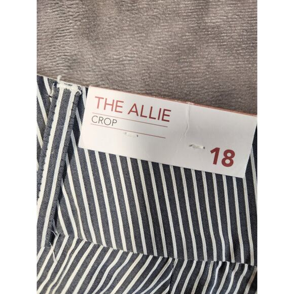 Lane Bryant The Allie Crop Pants Womnes Size 18 Blue Stripped Stretch NEW NWT - Picture 7 of 13